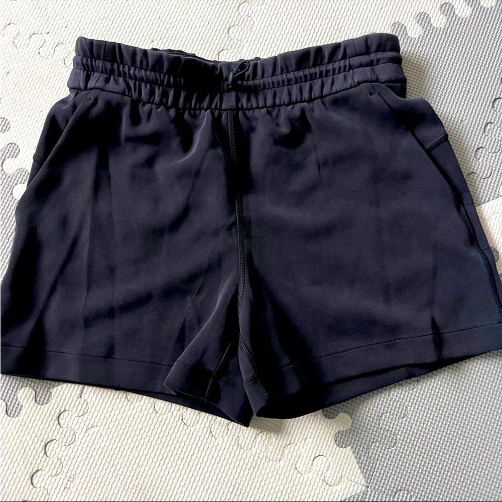 Lululemon softstreme shorts 4” Size 6 black